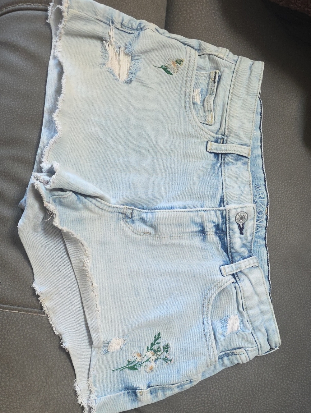 ❤️5for$25 Arizona Jean Co. Lt Blue Distressed Denim Shorts w/ Floral Embroidery